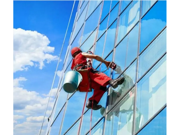 在外墻清洗時使用的專用藥劑是什么？